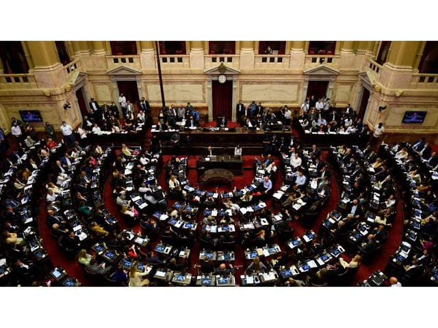 Reforma de DNU: la oposición acelera dictamen en Diputados.