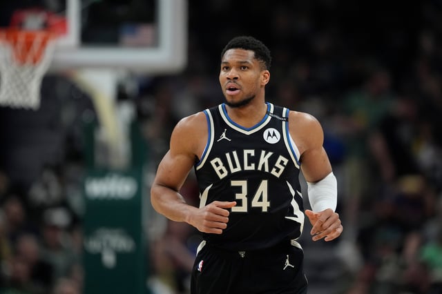 MILWAUKEE, WISCONSIN - MARCH 28: Giannis Antetokounmpo #34 of the Milwaukee Bucks in action during the first quarter against the New York Knicks at Fiserv Forum on March 28, 2025 in Milwaukee, Wisconsin. NOTE TO USER: User expressly acknowledges and agrees that, by downloading and or using this photograph, User is consenting to the terms and conditions of the Getty Images License Agreement. (Photo by Patrick McDermott/Getty Images)