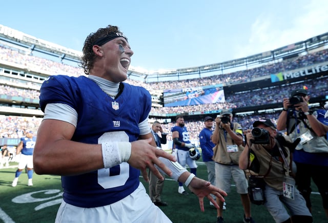 EAST RUTHERFORD, NEW JERSEY - SEPTEMBER 28: Jaxson Dart #6 of the New York Giants celebrates a win against the Los Angeles Chargers after the game at MetLife Stadium on September 28, 2025 in East Rutherford, New Jersey. (Photo by Ishika Samant/Getty Images)