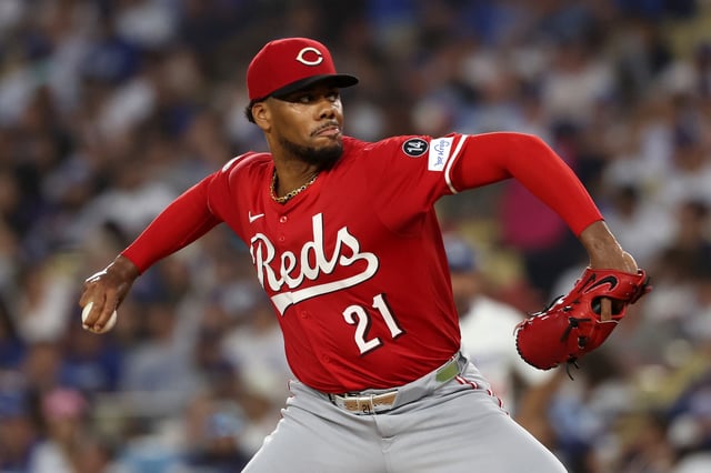 LOS ANGELES, CALIFORNIA - AUGUST 25: Hunter Greene #21 of the Cincinnati Reds throws a pitch during the second inning against the Los Angeles Dodgers at Dodger Stadium on August 25, 2025 in Los Angeles, California. (Photo by Katelyn Mulcahy/Getty Images)
