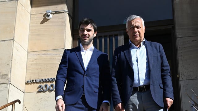 Los gobernadores \"Nacho\" Torres y Alfredo Cornejo, en los tribunales de Comodoro Py.