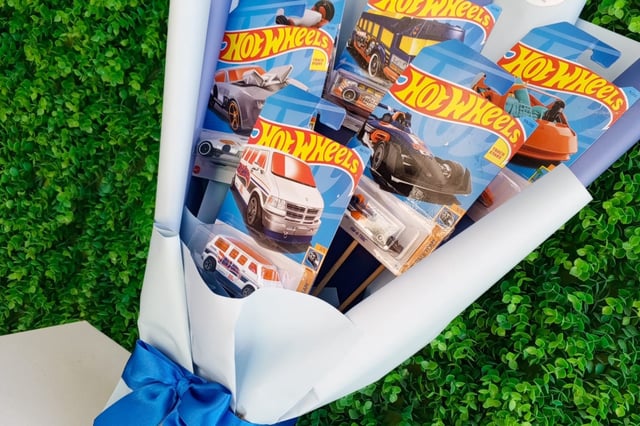 Original y divertido: descubre cómo los ramos de Hot Wheels se han convertido en el regalo favorito para hombres este 30 de septiembre. (Foto: Unique Regalos)