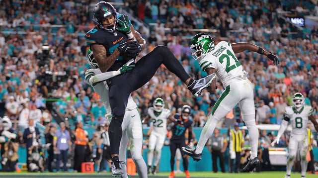 Sep 29, 2025; Miami Gardens, Florida, USA; Miami Dolphins tight end Darren Waller (83) makes a touchdown catch against New York Jets cornerback Brandon Stephens (21) during the first half at Hard Rock Stadium. Mandatory Credit: Sam Navarro-Imagn Images