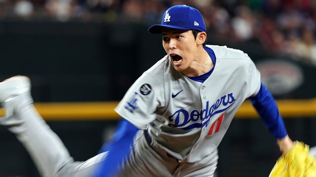 Sep 24, 2025; Phoenix, Arizona, USA; Los Angeles Dodgers pitcher Roki Sasaki throws against the Arizona Diamondbacks in the seventh inning at Chase Field. Mandatory Credit: Rick Scuteri-Imagn Images