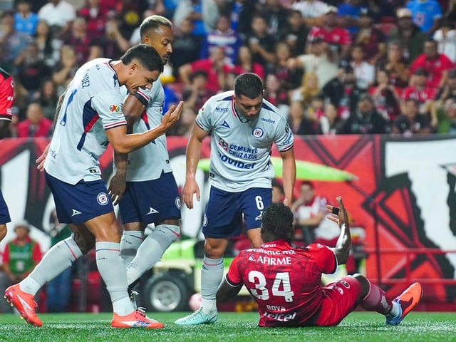 Cruz Azul perdió el invicto en el Apertura 2025 tras caer contra Xolos; son 4° de la tabla de Liga MX.
