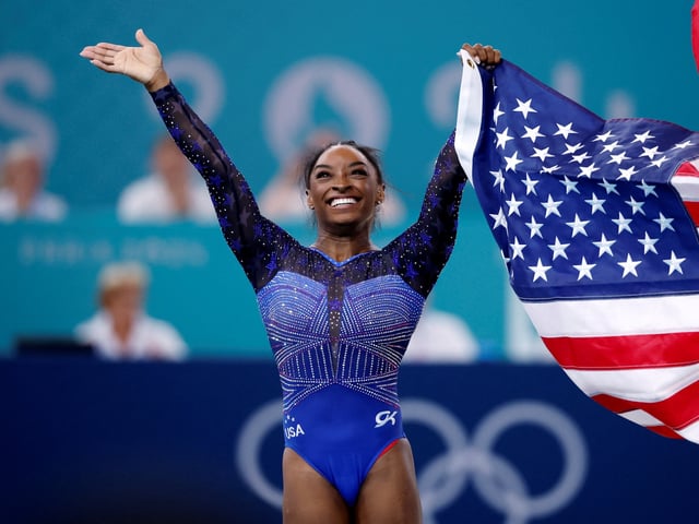 Paris 2024 Olympics - Artistic Gymnastics - Women's All-Around Final - Bercy Arena, Paris, France - August 01, 2024.
Simone Biles of United States celebrates after winning gold. REUTERS/Amanda Perobelli