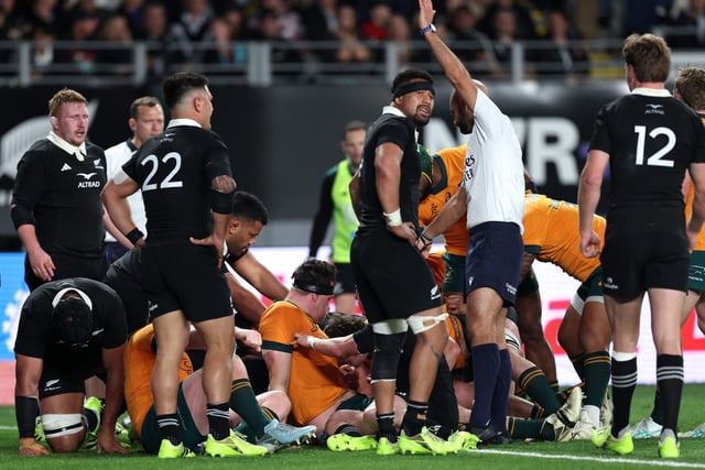 AUCKLAND, NEW ZEALAND - SEPTEMBER 27: Carlo Tizzano of Australia scores a try during the The Rugby Championship & Bledisloe Cup match between New Zealand All Blacks and Australia Wallabies at Eden Park on September 27, 2025 in Auckland, New Zealand. (Photo by Fiona Goodall/Getty Images)