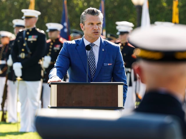Der US-Kriegsminister Pete Hegseth hält eine Rede im Pentagon.