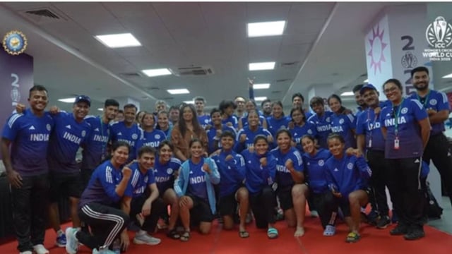 Shreya Ghoshal with Indian Cricket Team | Image: Instagram
