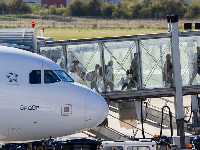 Die schwarz-rote Bundesregierung musste bislang 75 Afghanen mit Aufnahmezusage nach Deutschland fliegen.