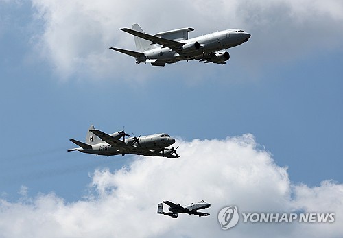 This file photo shows a Boeing E-737 Peace Eye airborne control aircraft (R) during the final rehearsal for the Armed Forces Day ceremony. (Yonhap)