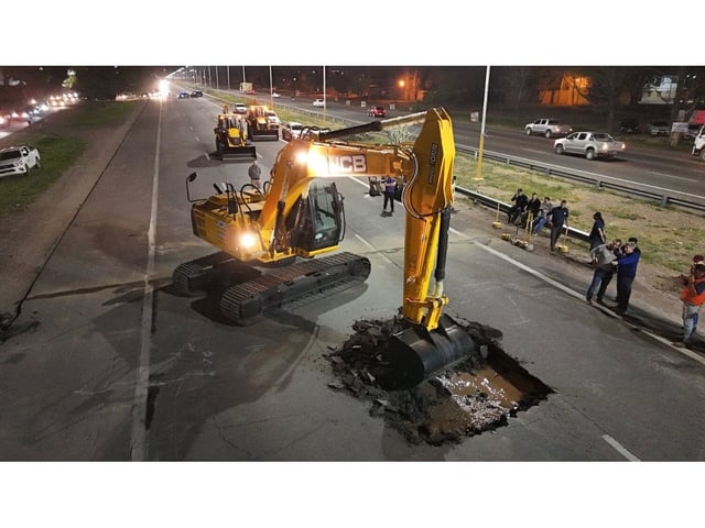 Ruta nacional 40 con importante socavón en Mendoza