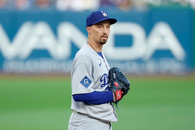 PITTSBURGH, PENNSYLVANIA - SEPTEMBER 4: Blake Snell #7 of the Los Angeles Dodgers gets set to throw a pitch in the first inning during a game against the Pittsburgh Pirates at PNC Park on September 4, 2025 in Pittsburgh, Pennsylvania. (Photo by Brandon Sloter/Getty Images)