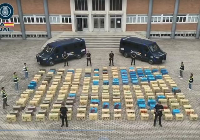Los 9.300 kilos de hachís intervenidos en un camión en Málaga