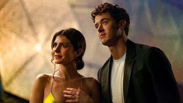 Emily Bader and Tom Blyth in "People We Meet on Vacation" (Credit: Netflix)