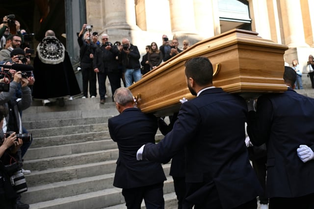 Le cercueil de Claudia Cardinale à l'église Saint-Roch à Paris le 30 septembre 2025