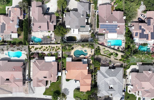 RANCHO CUCAMONGA, CALIFORNIA - SEPTEMBER 17: An aerial view of residential homes on September 17, 2025 in Rancho Cucamonga, California. The 30-year fixed mortgage average rate dropped to 6.13 percent yesterday, the lowest mark since 2022, ahead of today’s Federal Reserve rate cut announcement.  (Photo by Mario Tama/Getty Images)