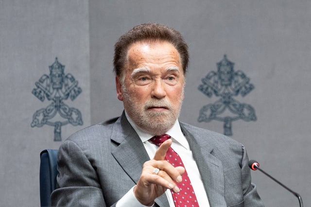 Hollywood actor and former California Governor Arnold Schwarzenegger gestures during a Vatican press conference about climate change in Rome, Italy, September 30, 2025. REUTERS/Remo Casilli