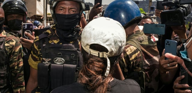 Des centaines de protestataires se sont rassemblés mardi à Antananarivo pour réclamer le départ du président Andry Rajoelina