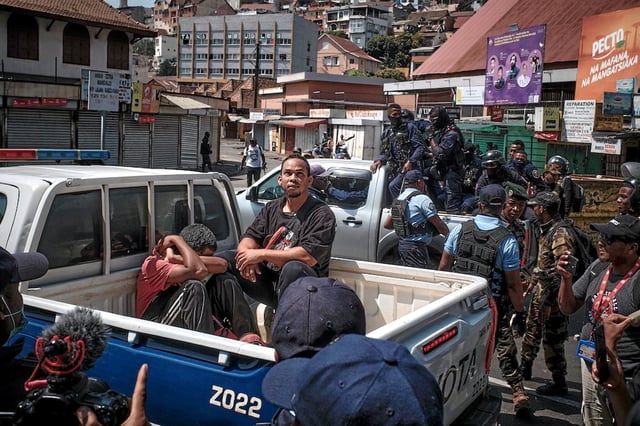 Un influenceur malgache a été interpellé par les forces de l’ordre lors de la manifestation organisée par la Génération Z pour dénoncer les coupures d’eau et d’électricité et la mauvaise gestion du pays.
