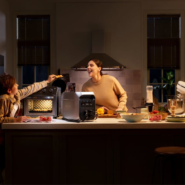 a dark kitchen uses the ecoflow delta 3 max plus to power kitchen appliances