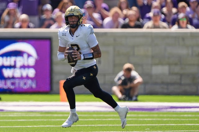 Central Florida quarterback Tayven Jackson looks to pass during the second half of an NCAA college football game against Kansas State, Saturday, Sept. 27, 2025, in Manhattan, Kan. (AP Photo/Charlie Riedel)