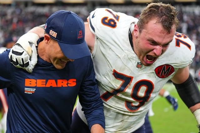 Bears coach Ben Johnson and offensive tackle Theo Benedet celebrate after beating the Raiders 25-24 on Sunday, Sept. 28, 2025, at Allegiant Stadium in Las Vegas. (Chris Unger/Getty Images)