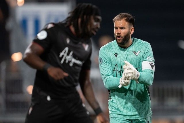  Vancouver FC goalkeeper Callum Irving claps to his teammate during second half Canadian Championship semifinal soccer action against Ottawa Atletico, in Langley on Wednesday, Aug. 13, 2025.