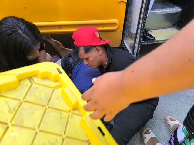 La fallecida habría sido aplastada por las llantas de la unidad, y aunque fue hospitalizada, murió horas más tarde. Foto: Border Zoom