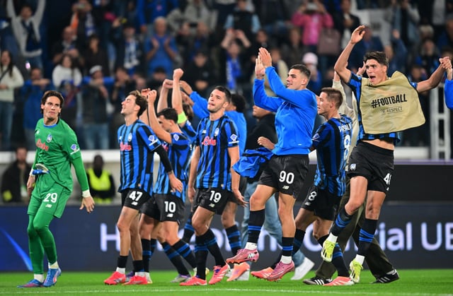 Soccer Football - UEFA Champions League - Atalanta v Club Brugge - Gewiss Stadium, Bergamo, Italy - September 30, 2025 Atalanta's Nikola Krstovic celebrates with teammates after the match REUTERS/Daniele Mascolo
