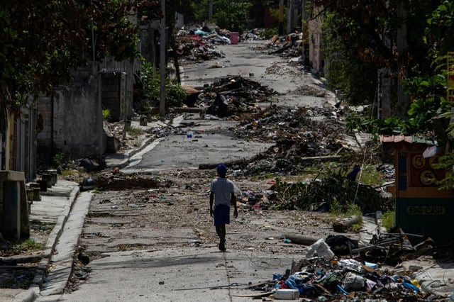 Um die Bandengewalt im Krisenstaat Haiti einzudämmen, hat der UN-Sicherheitsrat grünes Licht für die Umwandlung einer multinationalen Eingreiftruppe in eine größere und besser ausgestattete Mission gegeben.