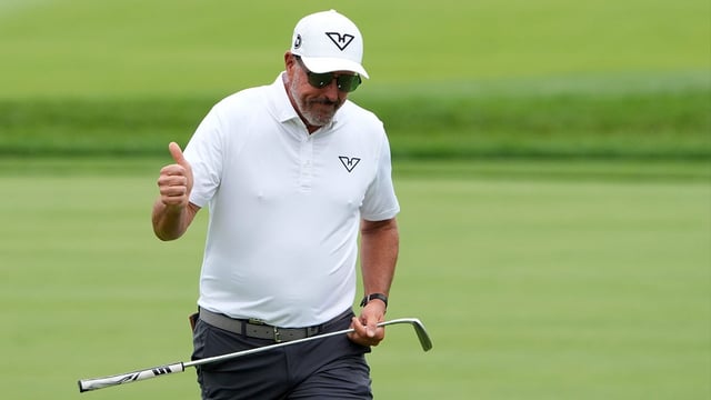 Phil Mickelson of Team HyFlyers GC reacts to the cheers of his fans as he walks up to the fourth green during the LIV Golf Michigan Team Championship semifinals at The Cardinal at St. John’s in Plymouth on Saturday, August 23, 2025. Eric Seals / USA TODAY NETWORK via Imagn Images