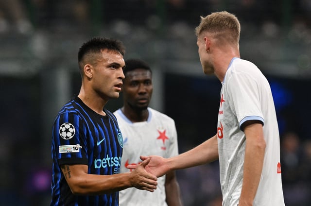 Soccer Football - UEFA Champions League - Inter Milan v Slavia Prague - San Siro, Milan, Italy - September 30, 2025 Inter Milan's Lautaro Martinez shoots at goal Slavia Prague's David Zima REUTERS/Jennifer Lorenzini