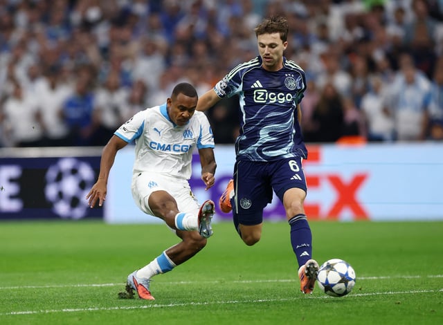 Soccer Football - UEFA Champions League - Olympique de Marseille v Ajax Amsterdam - Orange Velodrome, Marseille, France - September 30, 2025 Olympique de Marseille's Igor Paixao scores their first goal REUTERS/Manon Cruz