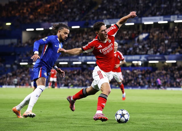 Soccer Football - UEFA Champions League - Chelsea v Benfica - Stamford Bridge, London, Britain - September 30, 2025 Benfica's Georgiy Sudakov in action with Chelsea's Malo Gusto Action Images via Reuters/Andrew Couldridge