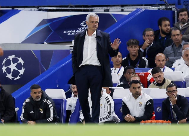 Soccer Football - UEFA Champions League - Chelsea v Benfica - Stamford Bridge, London, Britain - September 30, 2025 Benfica coach Jose Mourinho reacts Action Images via Reuters/Andrew Couldridge