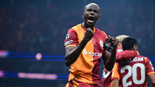 Victor Osimhen bejubelt Treffer
