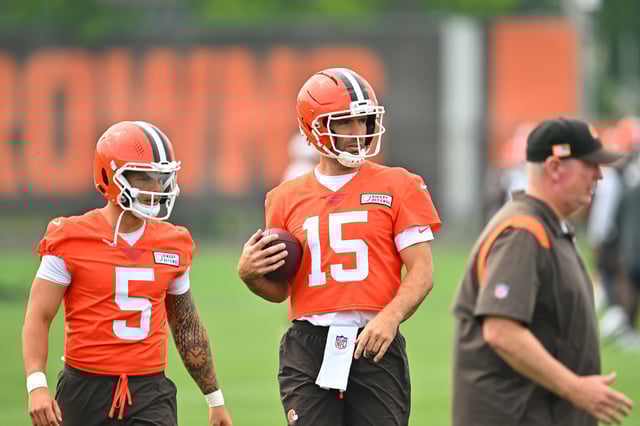 BEREA, OHIO - JUNE 12: Quarterbacks Dillon Gabriel #5 and and Joe Flacco #15 of the Cleveland Browns warm up during organized team activities at CrossCountry Mortgage Campus on June 12, 2025 in Berea, Ohio. (Photo by Jason Miller/Getty Images)