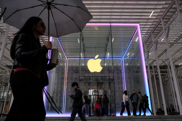 People walk past the Apple Fifth Avenue store in New York City, U.S., May 23, 2025. REUTERS/Adam Gray