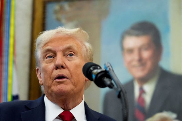 U.S. President Donald Trump in the Oval office of the White House in Washington, D.C., U.S., September 30, 2025. REUTERS/Ken Cedeno