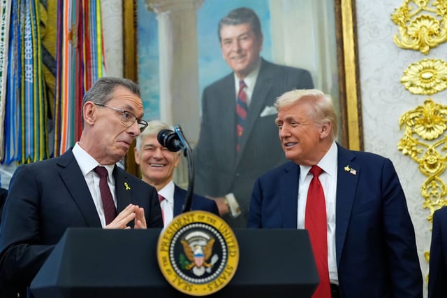 Albert Bourla, chairman and chief executive officer of the pharmaceutical company Pfizer, speaks in the Oval Office of the White House, Tuesday, Sept. 30, 2025, in Washington, as President Donald Trump, right, and Mehmet Oz, Administrator for the Centers for Medicare & Medicaid Services, rear, look on. (AP Photo/Alex Brandon)