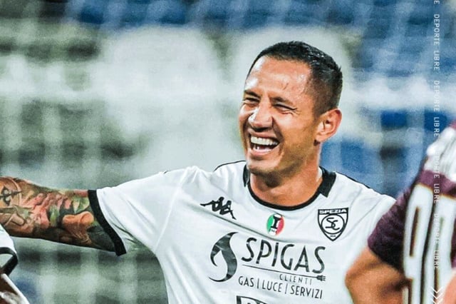 Gianluca Lapadula festeja su tanto con Spezia (Foto: @spezialcalcio)