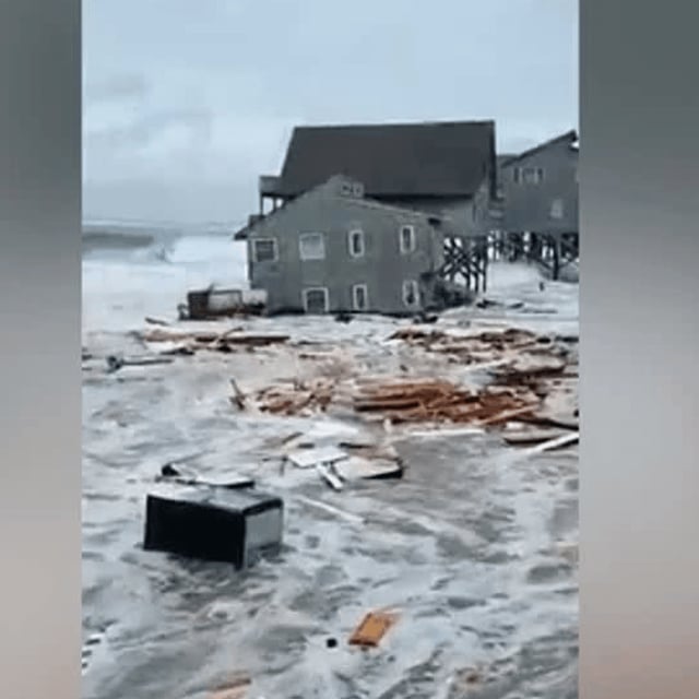 VIDEO: North Carolina home crashes into ocean amid hurricanes (Screenshot from video courtesy of CNN Newsource via Steve Gwin)