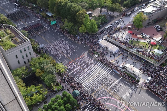 This file photo, taken on Oct. 1, 2024, shows a military parade at downtown Seoul during the 76th anniversary of Armed Forces Day. (Yonhap)