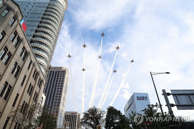 In this file photo, the Air Force's Black Eagles performs a commemorative air show marking Armed Forces Day on Oct. 1, 2024. (Yonhap)