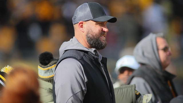 Former Pittsburgh Steelers quarterback Ben Roethlisberger watches the Steelers warm up from the sidelines prior to the start of the game against the New Orleans Saints at Acrisure Stadium in Pittsburgh, PA on November 13, 2022. Pittsburgh Steelers Vs New Orleans Saints Week 10