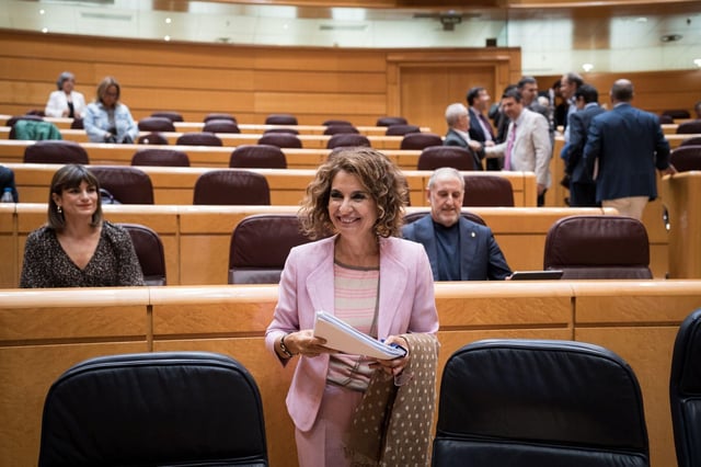 La vicepresidenta primera y ministra de Hacienda, María Jesús Montero, a su llegada a una sesión de control al Gobierno este martes.