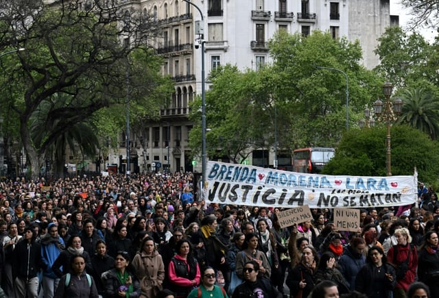 Manifestation à Buenos Aires en Argentine le 27 septembre 2025 après le meurtre de trois jeunes femmes