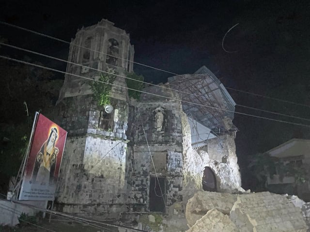 La iglesia de Santa Rosa de Lima, en Daanbantayan (Filipinas) nuestra los estragos por el sismo.
