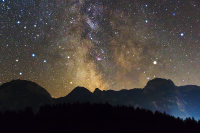 Saturn appears as the bright yellow point of light to the right of center, glowing alongside the bright Milky Way. Credit: H. Raab (Flickr, CC BY-NC-ND 2.0)